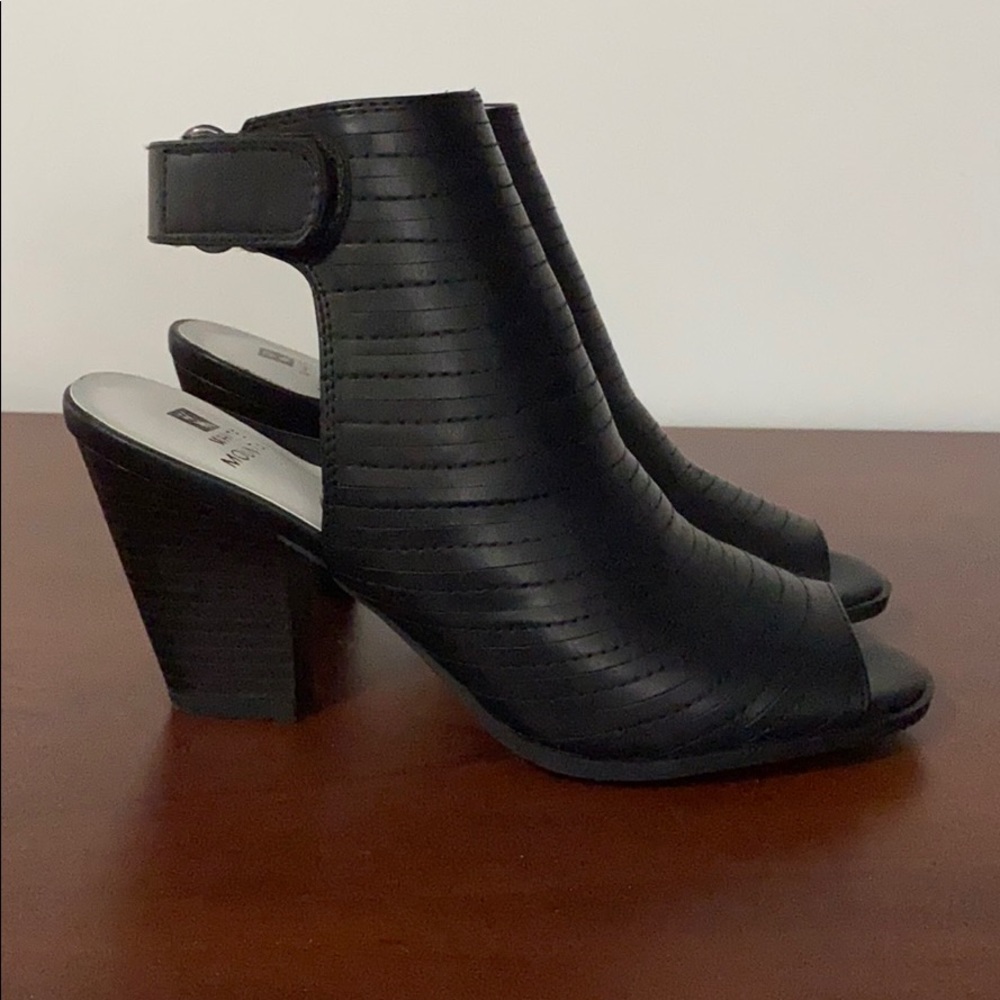 Open toe/back Phoenix Shoes